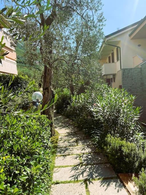 דירות ברנצונה סול גארדה Ulivi Beth'S House מראה חיצוני תמונה